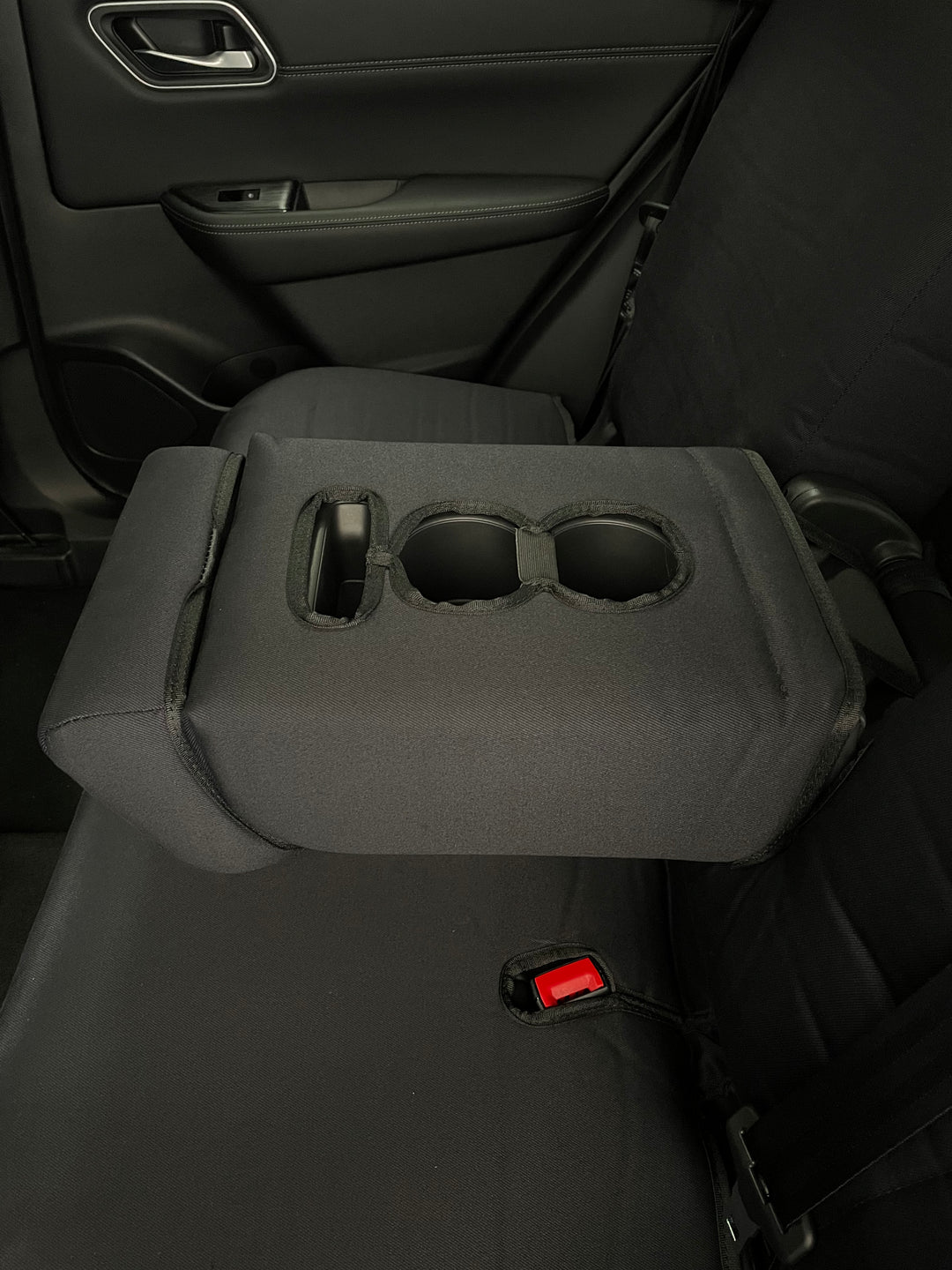 nissan  xtrail T33 ST 7 seater middle row covers fold down armrest with cup holders